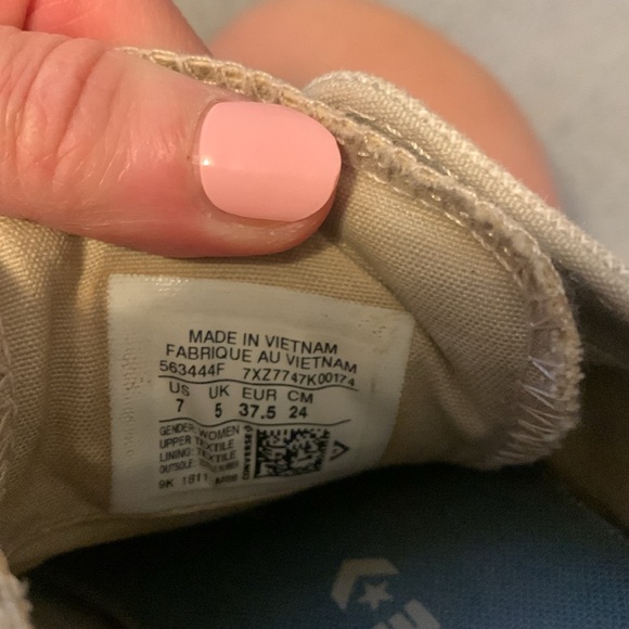 Tan Converse All Stars - Picture 5 of 6